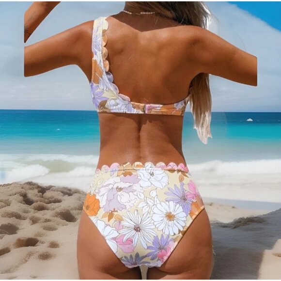 Cupshe Women’s Floral One-Shoulder Bikini M Pink Scalloped Mid-Rise Two-Piece - Picture 3 of 10
